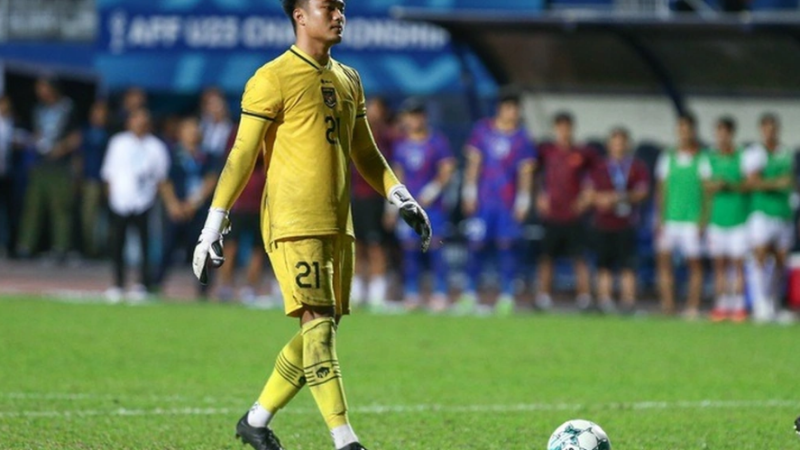 Hóa tội đồ khiến U23 Indonesia mất Cúp, thủ môn Ernando Ari bị fan Indo chửi dữ dội: ‘Bắt không lo bắt lại ham hố đá pen, báo hại đội nhà’