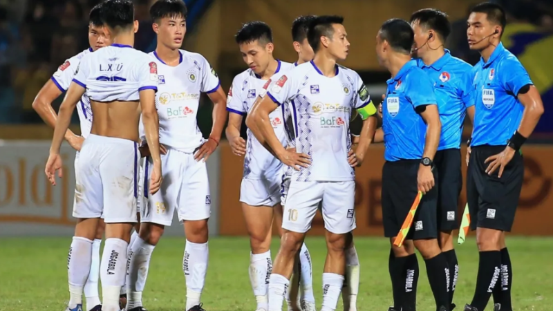 Chuyên gia Ngô Thuấn chỉ trích Văn Quyết: ‘Đừng có tiêu chuẩn kép, Hà Nội FC bao lần được trọng tài ưu ái sao không kể ra’