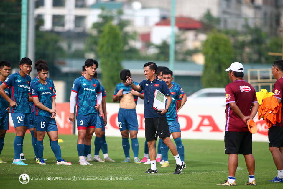 HLV Hoàng Anh Tuấn: ‘Lực lượng U23 Việt Nam chỉ có 2 cầu thủ 22 tuổi, còn lại là các cầu thủ 20, 19 và 18, có cầu thủ chỉ 17 tuổi’