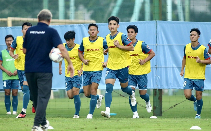 Chuyên gia Long Trần chê U23 Việt Nam lùn còi: ‘Lùn tịt thế này thì đá đấm gì, gặp Nhật, Hàn hay Tây Á nó giã cho’