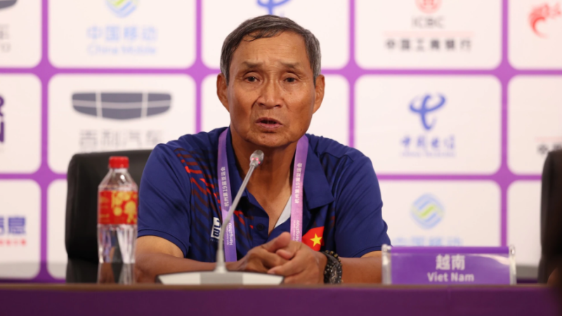 Nữ Việt Nam thảm bại 0-7 trước đội hình B Nhật Bản, chuyên gia Long Trần ch.ửi thẳng mặt HLV Mai Đức Chung: ‘Già rồi thì nghỉ đi, vẫn cố giữ cái ghế báo hại các học trò’