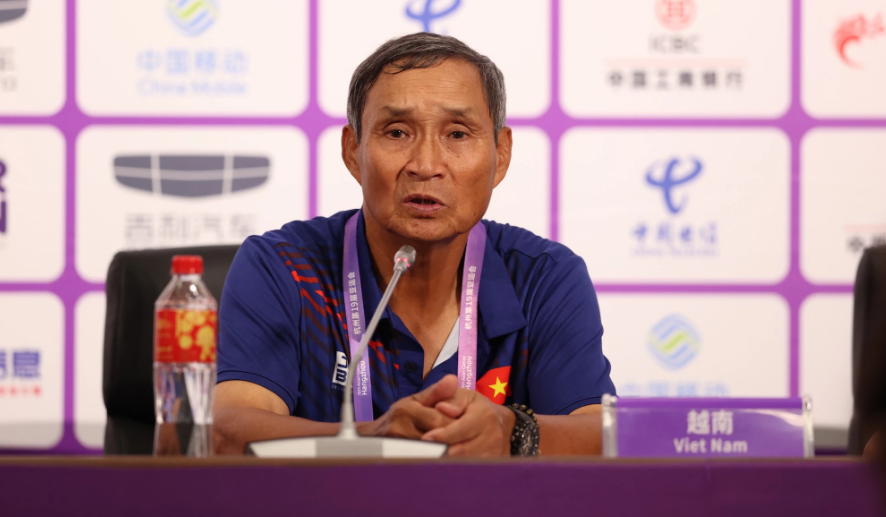 Nữ Việt Nam thảm bại 0-7 trước đội hình B Nhật Bản, chuyên gia Long Trần ch.ửi thẳng mặt HLV Mai Đức Chung: ‘Già rồi thì nghỉ đi, vẫn cố giữ cái ghế báo hại các học trò’