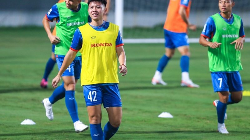 HLV Troussier thẳng thừng gạch tên 4 ngôi sao khỏi U23 Việt Nam: ‘Vua phá lưới Đông Nam Á bị loại, người hùng U23 châu Á 2022 thành người thừa’