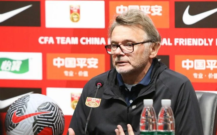 Chuyên gia Đăng Thắng: ‘Này thì mơ mộng World Cup 2026 hão huyền à Troussier, trước thì toang ở SEA Games, giờ gặp Trung Quốc đang nát cũng thua’