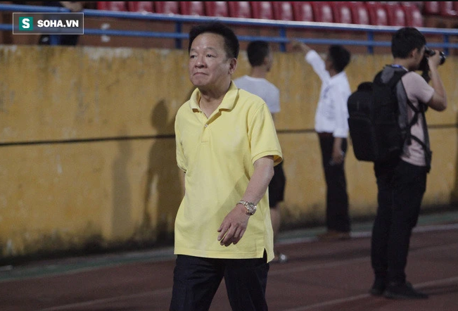 Bầu Hiển bật khóc vì Hà Nội FC xếp đáy bảng V.League, toang nặng tại Cúp C1 châu Á: ‘Không ngờ tôi lại thê thảm thế này’