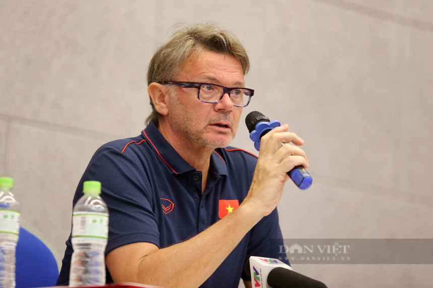 HLV Troussier: ‘Ai chửi tôi thế nào cũng được nhưng nên nhớ là 3 trận đấu vừa qua cũng chỉ là giao hữu, có thắng 3 trận đấy cũng chẳng giải quyết được gì’