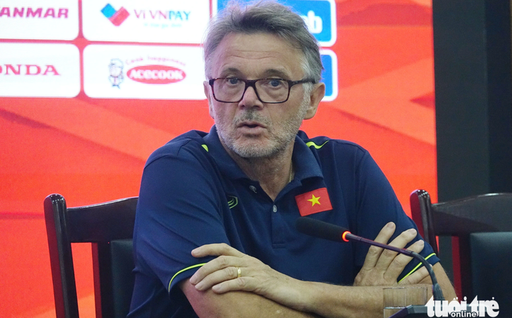 HLV Troussier: Không có nghĩa vụ chọn cầu thủ tiếng tăm cho đội tuyển Việt Nam