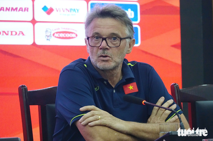 HLV Troussier: Không có nghĩa vụ chọn cầu thủ tiếng tăm cho đội tuyển Việt Nam