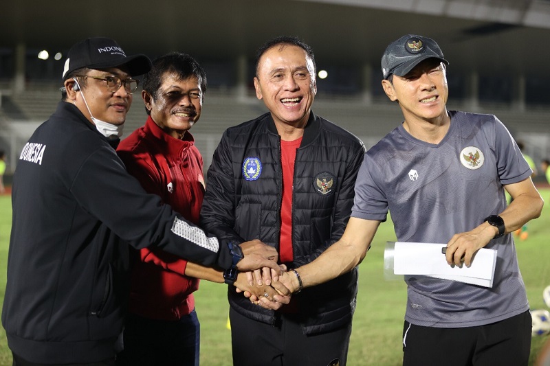 HLV Shin Tae Yong ‘duyệt binh’, Indonesia quyết ‘phục hận’ ĐT Việt Nam tại VL World Cup: ‘Bóng đá Việt Nam đang suy yếu, đây là cơ hội để Indonesia trỗi dậy’