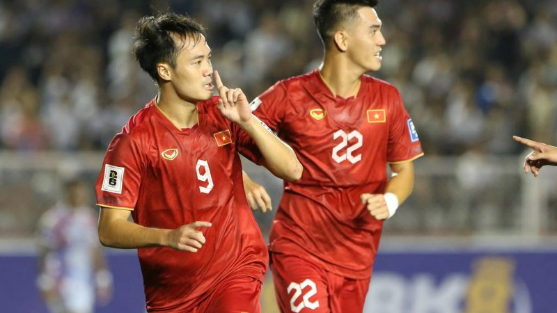 Thắng Philippines, ĐT Việt Nam thăng 2 bậc trên BXH FIFA, tiệm cận top 90 thế giới: Thái Lan tụt hạng vì thua Trung Quốc, kém xa Việt Nam 23 bậc