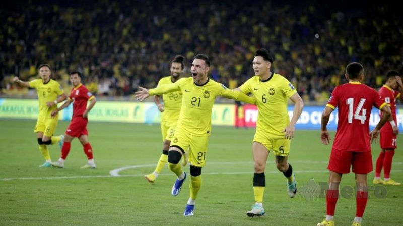 Fan Malaysia sướng lên khi đội nhà toàn thắng tại VL World Cup: ‘Không chỉ có Việt Nam, chúng tôi cũng là lá cờ đầu, sáng cửa đi tiếp, là niềm tự hào của Đông Nam Á’