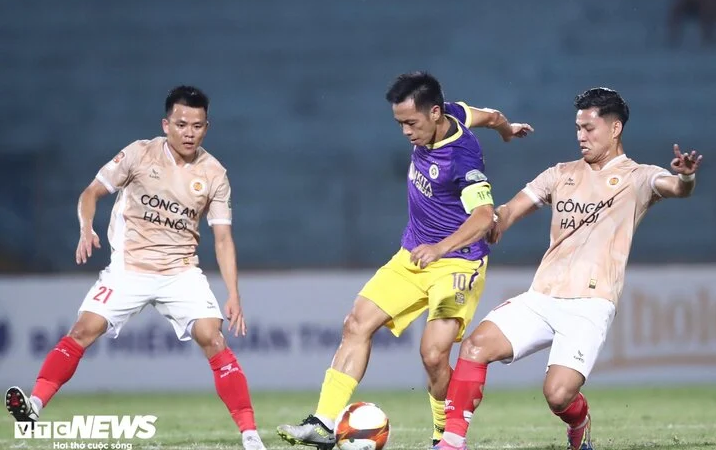 Thua thảm CAHN, Hà Nội FC chìm đáy bảng xếp hạng khiến Bầu Hiển bất lực: ‘5 trận thua liên tiếp trên mọi mặt trận, fan ngán ngẩm’