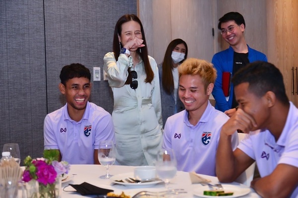 Nhà báo Ngọc Thêm: ‘Thái Lan gọi toàn hảo thủ như Chanathip, Bunmathan đá vòng loại World Cup, trong khi Việt Nam thì gọi đội hình vô danh với nhiều cầu thủ trẻ’