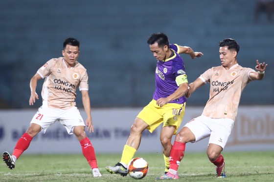 Hà Nội FC xuống ‘đáy xã hội’, chuyên gia Long Trần cà khịa: ‘Thời trước chuyên mua trọng tài, thao túng V.League, giờ dính nghiệp’