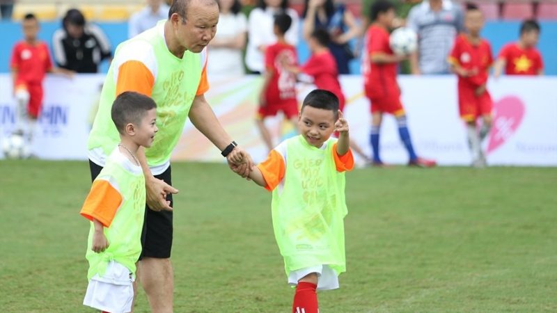 Thầy Park: ‘Tôi muốn dốc hết gia sản, tâm huyết để nâng tầm cho cầu thủ trẻ Việt Nam’