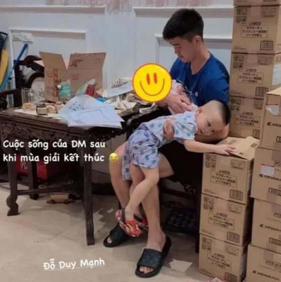 Duy Mạnh một mình chăm 2 con, phải rửa bát lau nhà, dân tình cà khịa: ‘Ôi dồi ham hố lấy vợ con nhà giàu để lại cái kết nhục nhã như vậy’