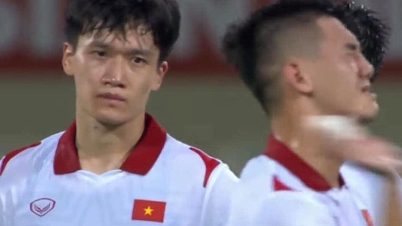 Thêm 2 ngôi sao đội tuyển Việt Nam cùng tái phát chấn thương, HLV Troussier lo thấp thỏm