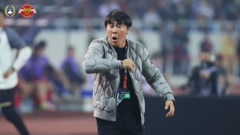 HLV Shin Tae Yong: ‘Việt Nam cũng dùng cầu thủ nhập tịch mà dám chê Indonesia, các bạn không biết ngại à’