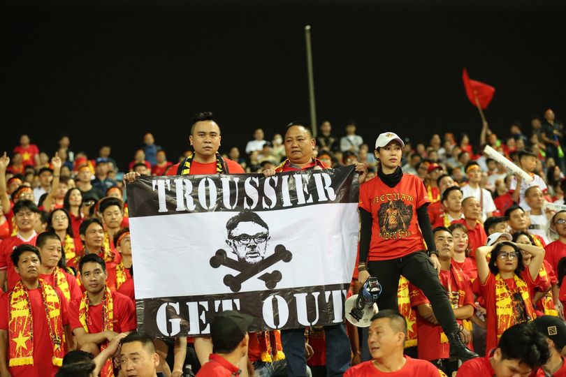 HLV Troussier: ‘Bóng đá có lúc thắng lúc thua là chuyện bình thường, ở Việt Nam toàn fan phong trào chỉ thích bóng đá thắng. Các bạn ch.ửi tôi như thế thì đừng ăn mừng khi Việt Nam vô địch AFF Cup 2024 nhé’