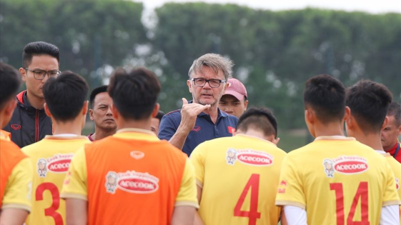 HLV Troussier triệu tập số lượng lớn cầu thủ trẻ lên tuyển: ‘Tôi có kế hoạch dài hơi cho bóng đá Việt Nam’