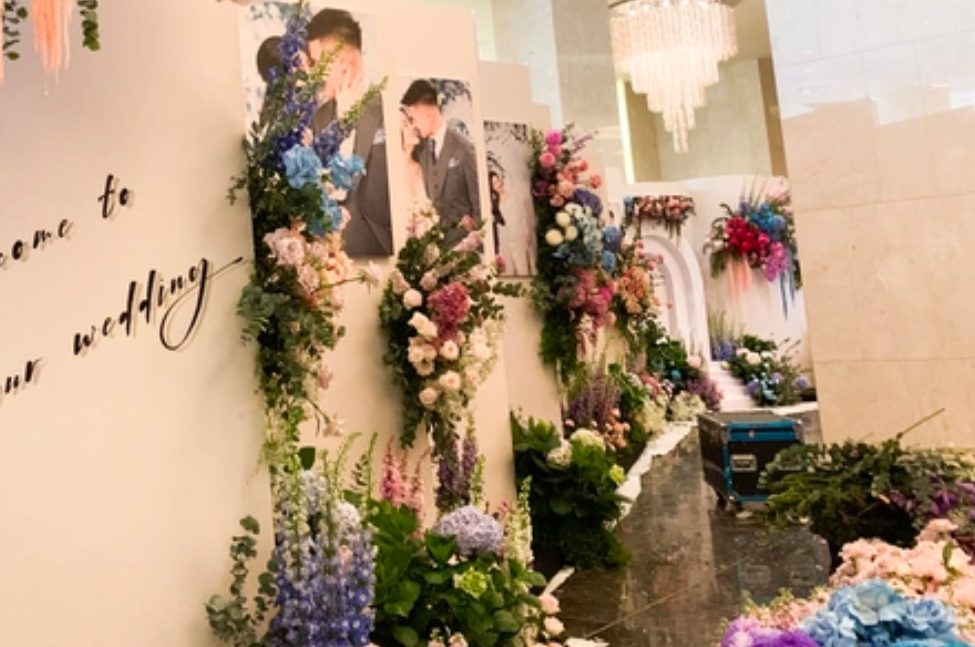 Phát ngất với đám cưới Quang Hải tại khách sạn 5 sao mà tổng thống Mỹ ở: Chi 8 tỷ cho 10.000 bông hoa tươi nhập khẩu rải khắp lối