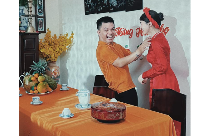 Xôn xao hình ảnh Hòa Minzy làm lễ ăn hỏi, chuẩn bị lên xe hoa với đại gia phân bón Minh Hải, tái hợp cho con có bố