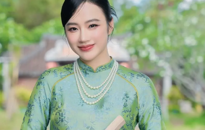 Angela Phương Trinh tuyên bố bênh vực Thích Chân Quang, tố Thích Minh Tuệ là diễn viên: “Toàn những người hiểu sai về Phật Pháp”