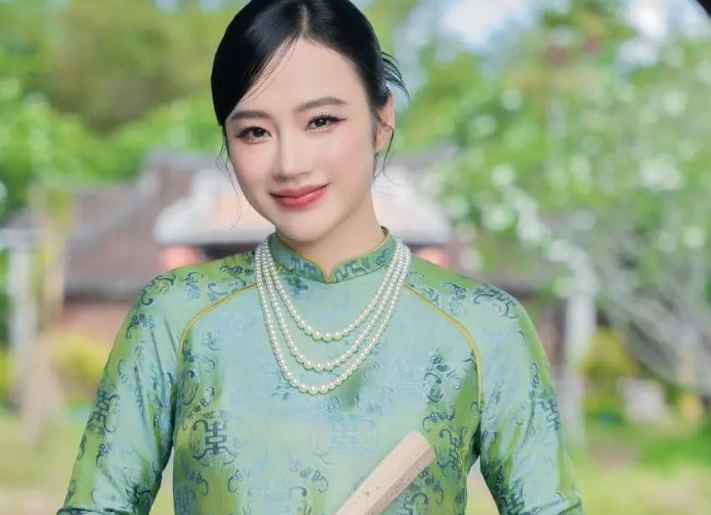 Angela Phương Trinh tuyên bố bênh vực Thích Chân Quang, tố Thích Minh Tuệ là diễn viên: “Toàn những người hiểu sai về Phật Pháp”