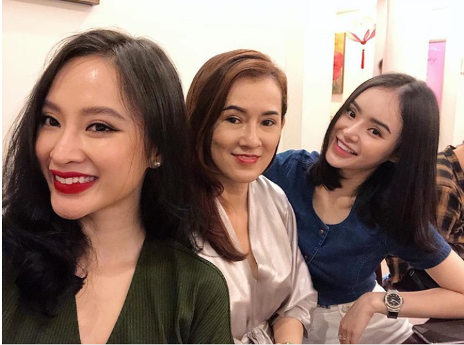 Mẹ của Angela Phương Trinh: ‘Tuy tôi giận con hai năm không nói chuyện, nhưng vẫn thương con lắm. Tôi và con gái thứ hai, mọi người đều ngày đêm thương nhớ con, quay đầu là bờ’