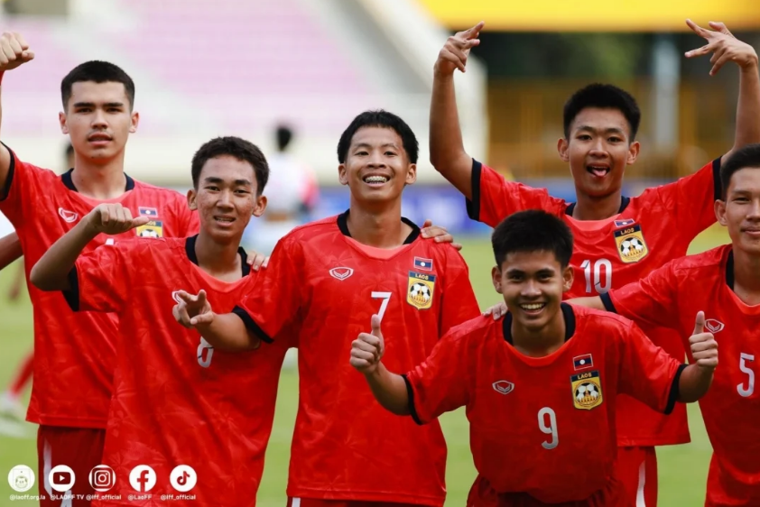 Ngược dòng kịch tính trước đội bóng từng 4 lần vô địch AFF Cup, người anh em Lào vượt Indonesia để dẫn đầu bảng giải Đông Nam Á