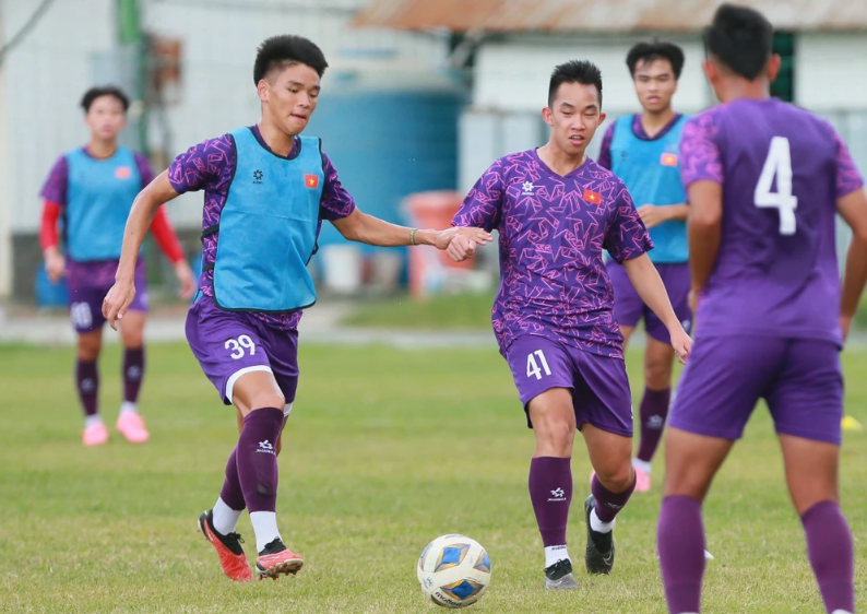 U19 Việt Nam chốt quân dự giải U19 Đông Nam Á, Việt kiều Séc quê Nghệ An bị gạch tên đáng tiếc