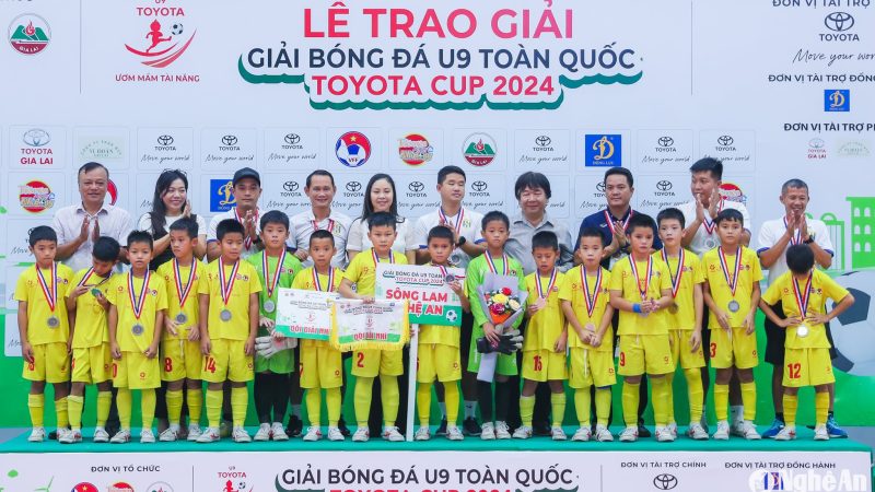 Nét hồn nhiên của các cầu thủ nhí Nghệ An trong trận chung kết Giải U9 toàn quốc 2024